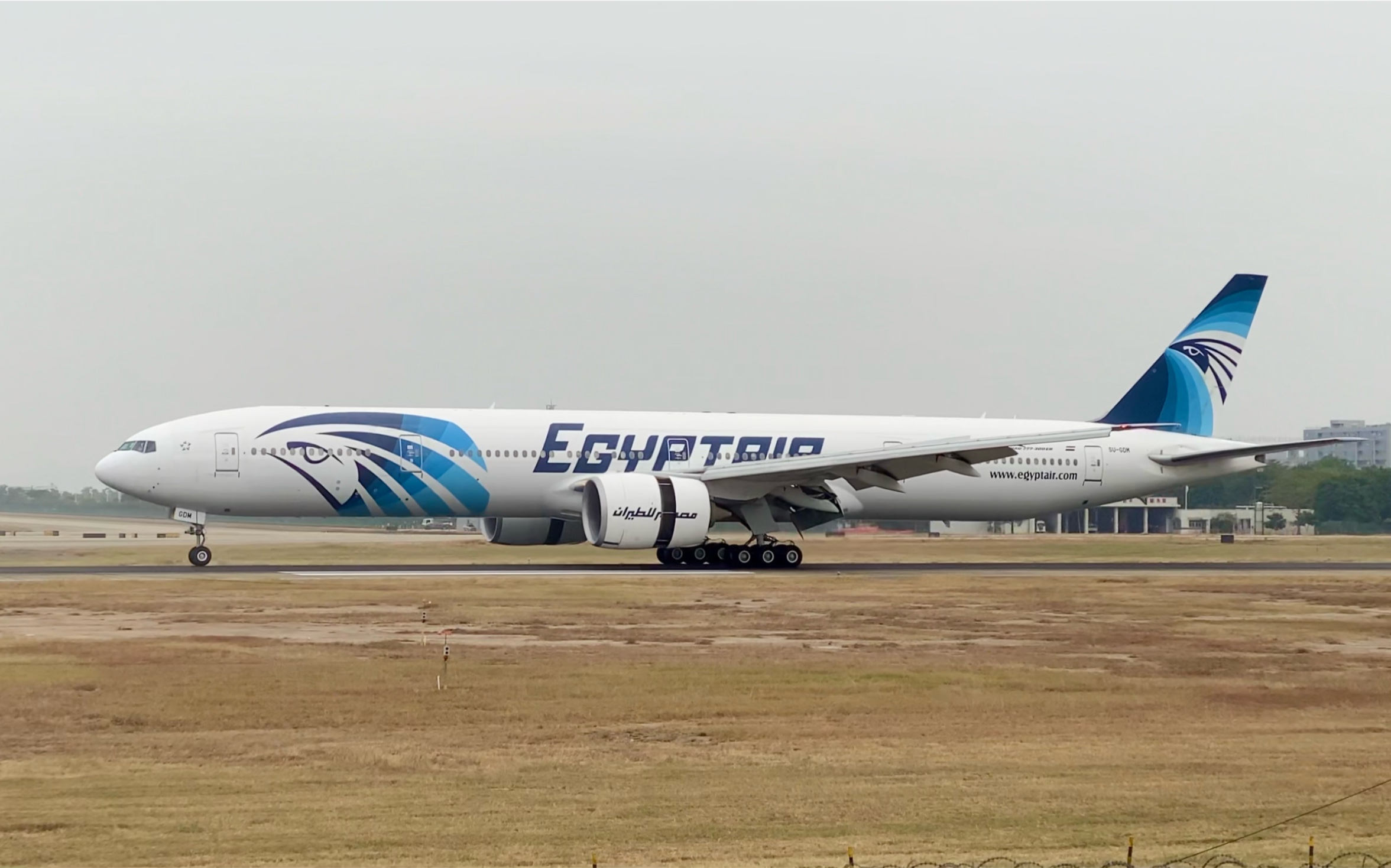 埃及航空b77w降落can