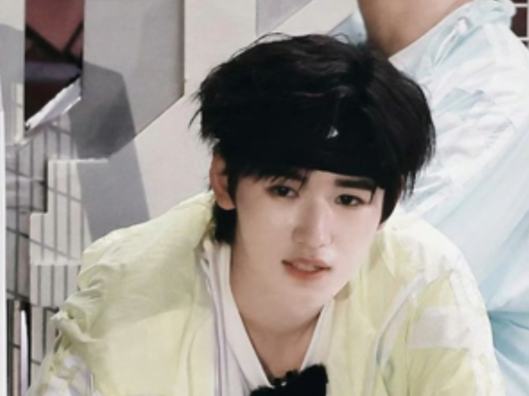 【宋亚轩】分享一段20年的电台 被误解了眼眶也会红 敏感感性的小宋会