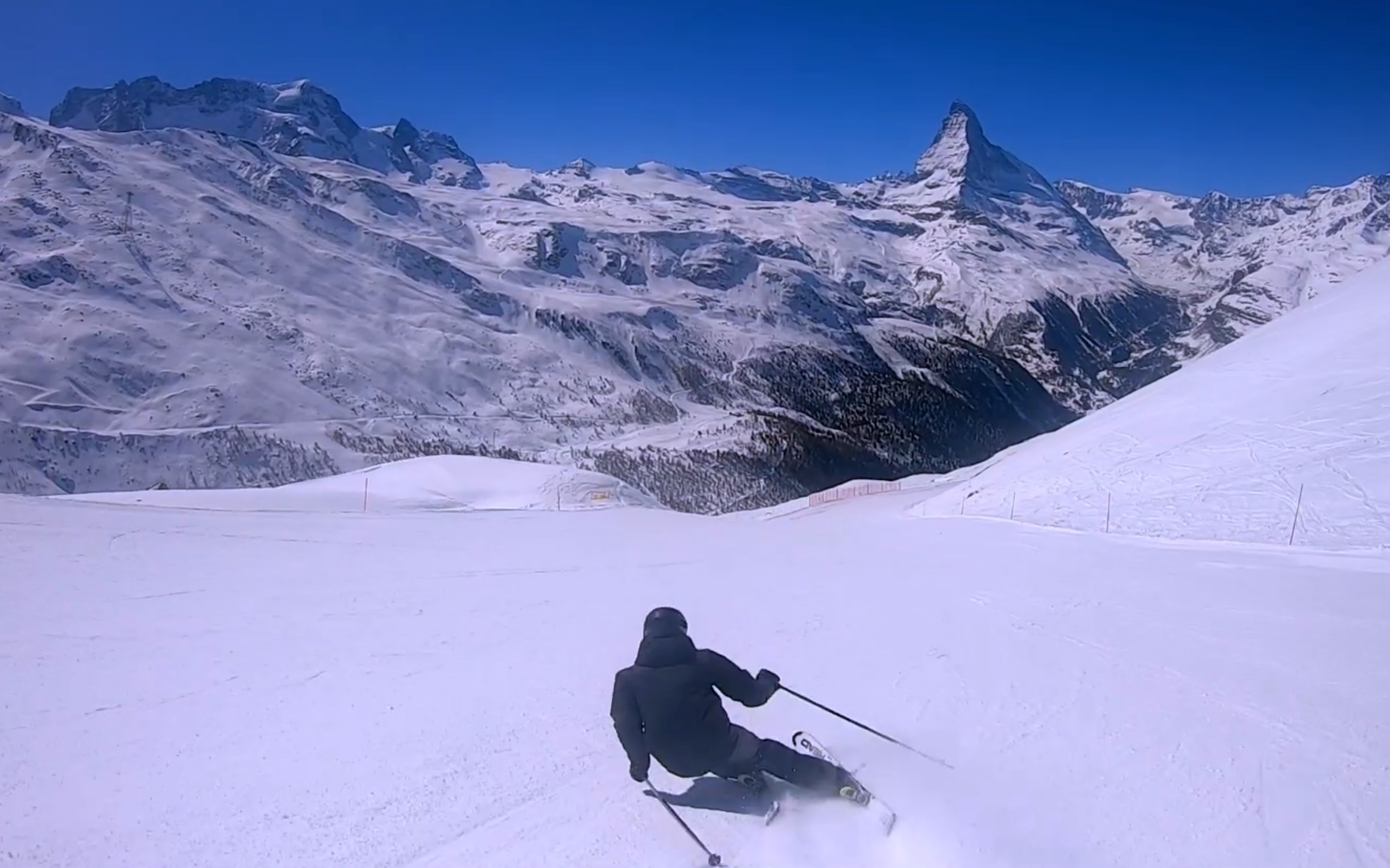 【转载】瑞士采尔马特 (Zermatt) 双板卡宾滑雪集锦  在阿尔卑斯山脉风景最壮美的雪场滑行是什么体验?哔哩哔哩bilibili