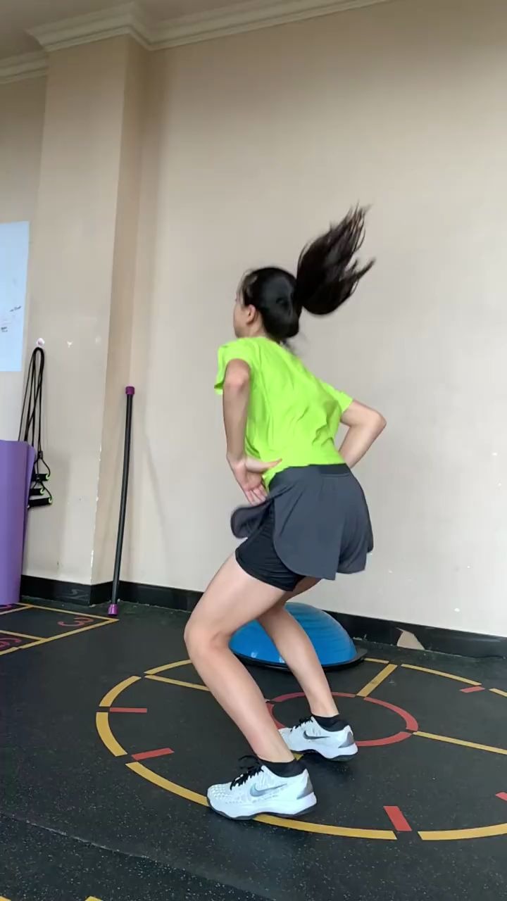 森碟腿部线条,听说小巨人运动会快要开始了?