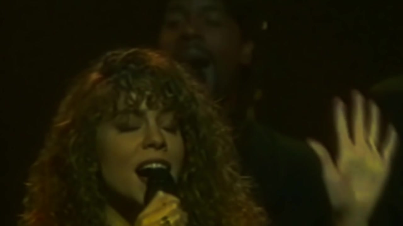 [图]【早期现场/灯光太暗】Mariah Carey - Love Takes Time (Live Apollo Theatre 1990)