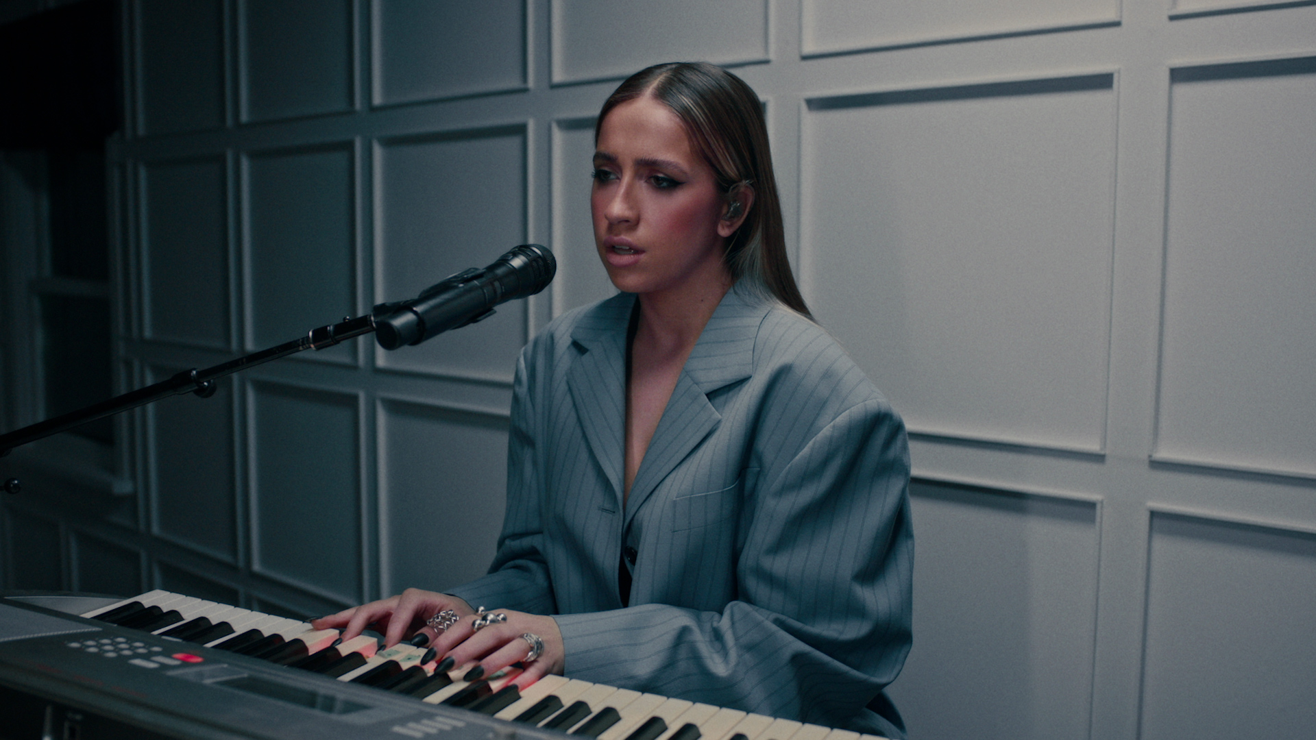 slower (live) - tate mcrae