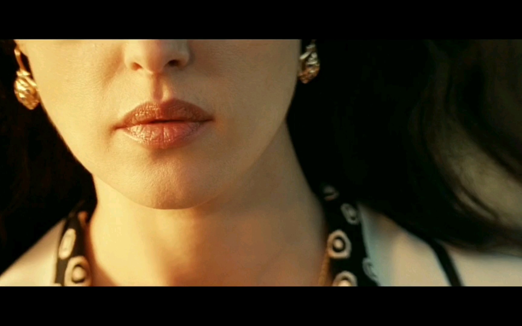 青春期的小伙子为了见到玛莲娜竟穷追不舍