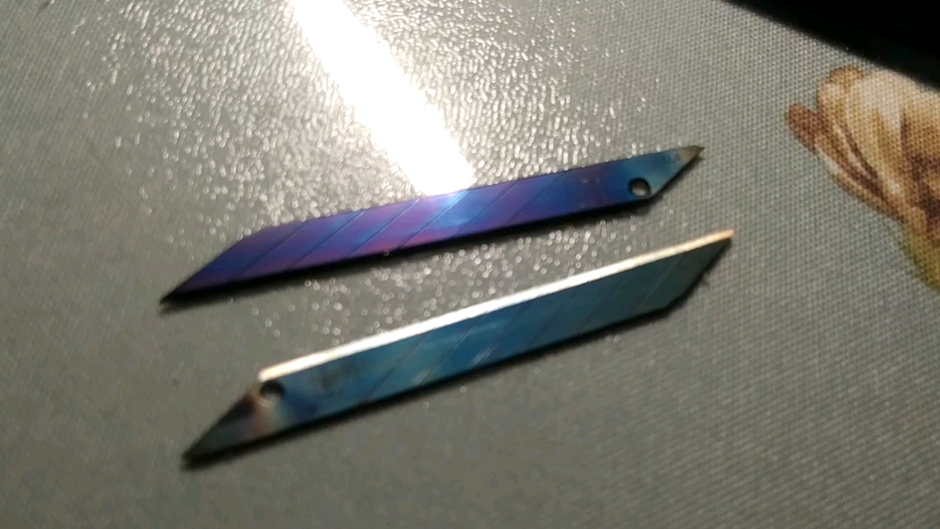 挑战全网最好看的美工刀淬火(//63//)烤蓝_哔哩哔哩_bilibili