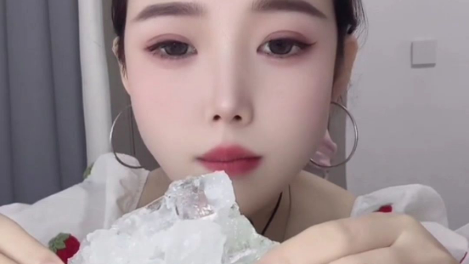 自留听冰【兔子爱吃冰】——酥脆纯冰-蜜糖蜜桃桃桃-蜜糖蜜桃桃桃-哔哩哔哩视频