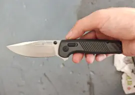 Скачать видео: SOG  TERMINUS XR 折刀 轻量化设计多种开合方式把玩性极强