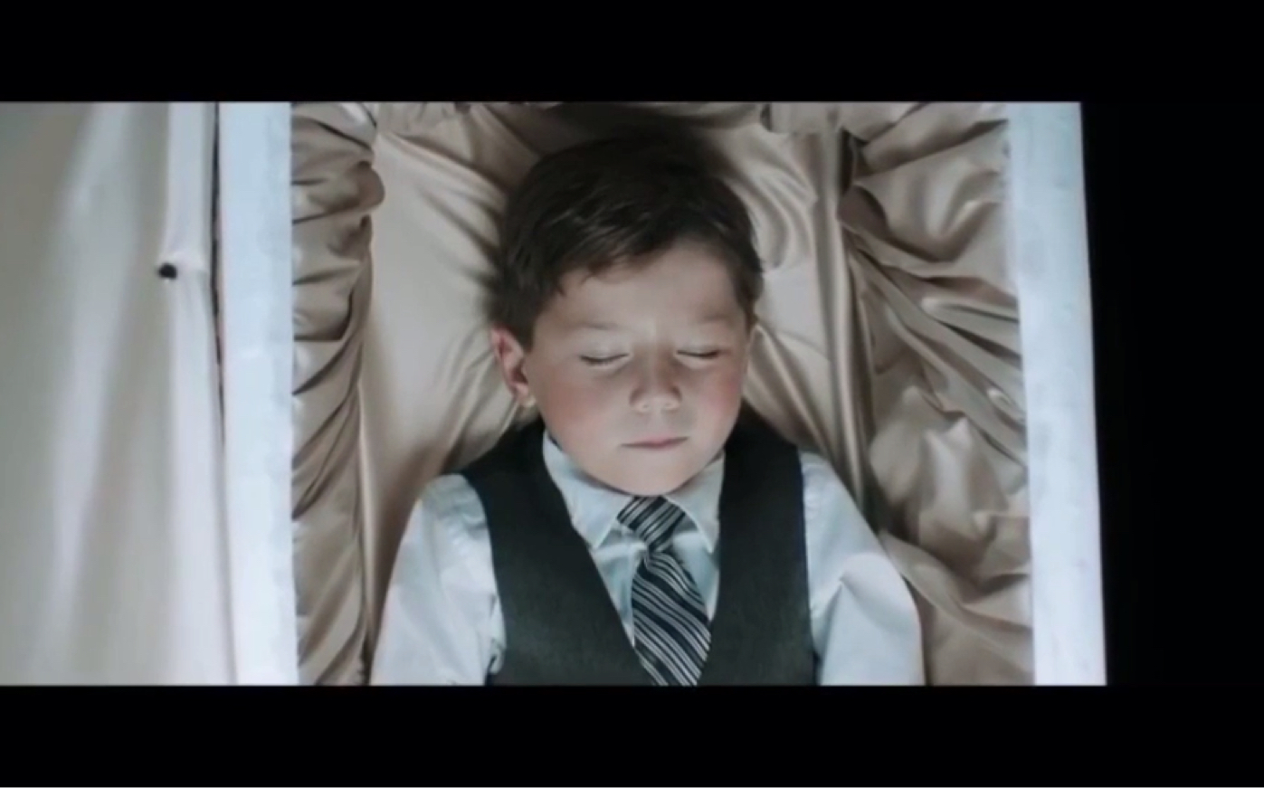 油管最新恐怖短片 《the dollmaker》