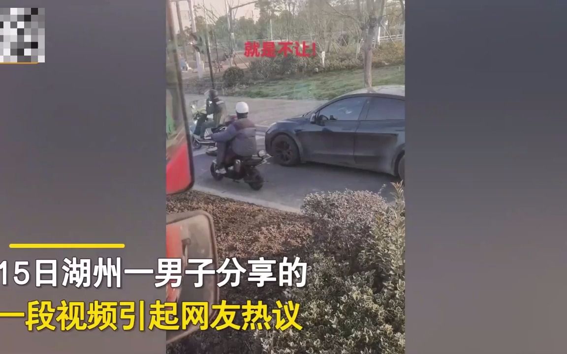 男子等红灯遇后车鸣笛一步不让,看到地上标识网友力挺:干得漂亮哔哩哔哩bilibili