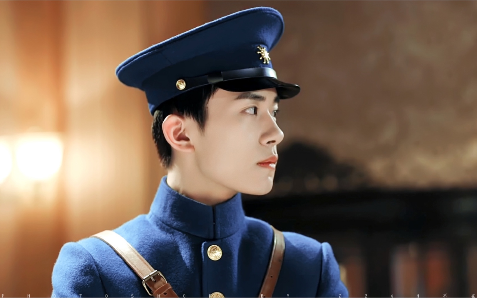 易烊千玺军装易先生热血同行