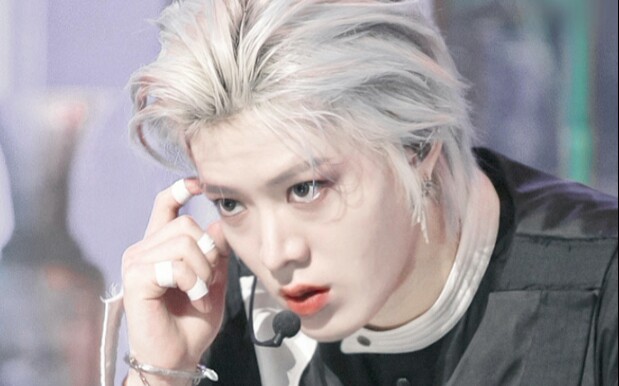 中本悠太持靓行凶点进来就可以收获白发发带的大帅哥