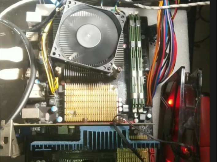 X58主板支持南亚服务器内存,南亚内存贴的惠普标签。南亚服务器内存是好的就能在X58主板正常使用。