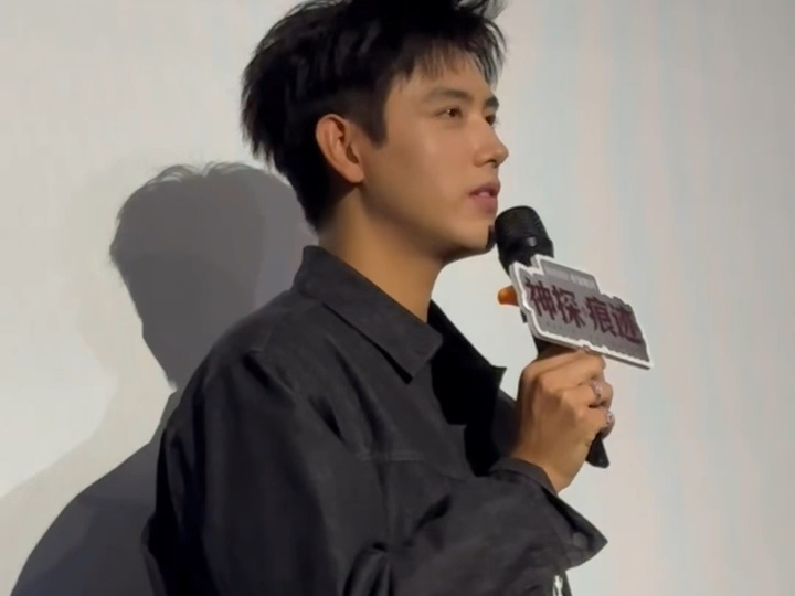 陈飞宇也被自己吓到了，《神探之痕迹》今日路演现场，一旁的陈飞宇说自己也被马朝阳吓到了，还“澄清”自己生活里不这样。