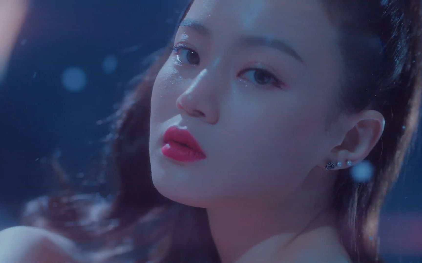 李遐怡李夏怡最新回归mvnoonefeatikon金韩彬超清