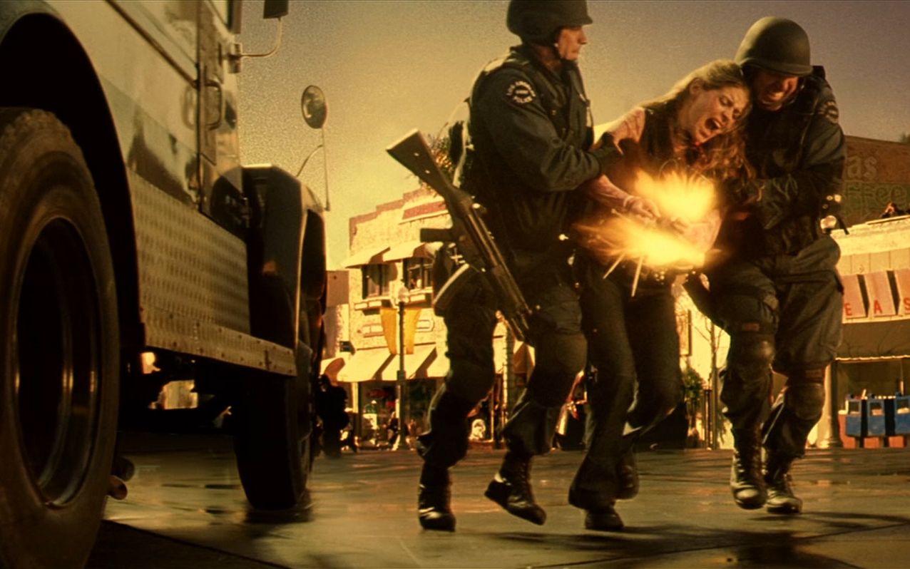 美国民众迷信以暴制暴剑鱼行动上映10天后美国本土遭受前所未有的打击