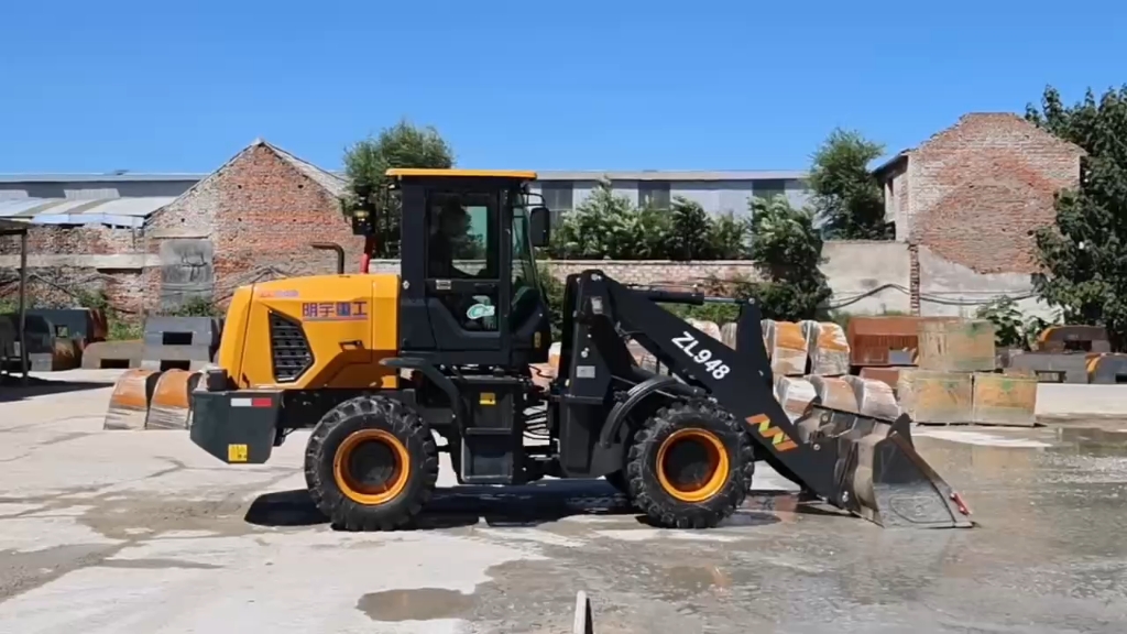 明宇重工948装载机铲沙现场