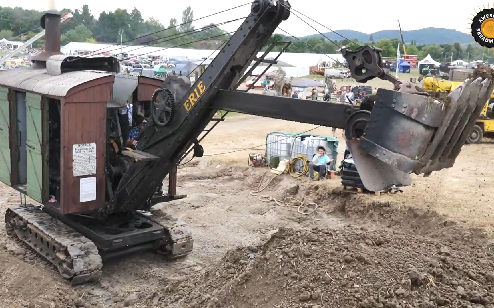 104岁的蒸汽挖掘机仍在工作