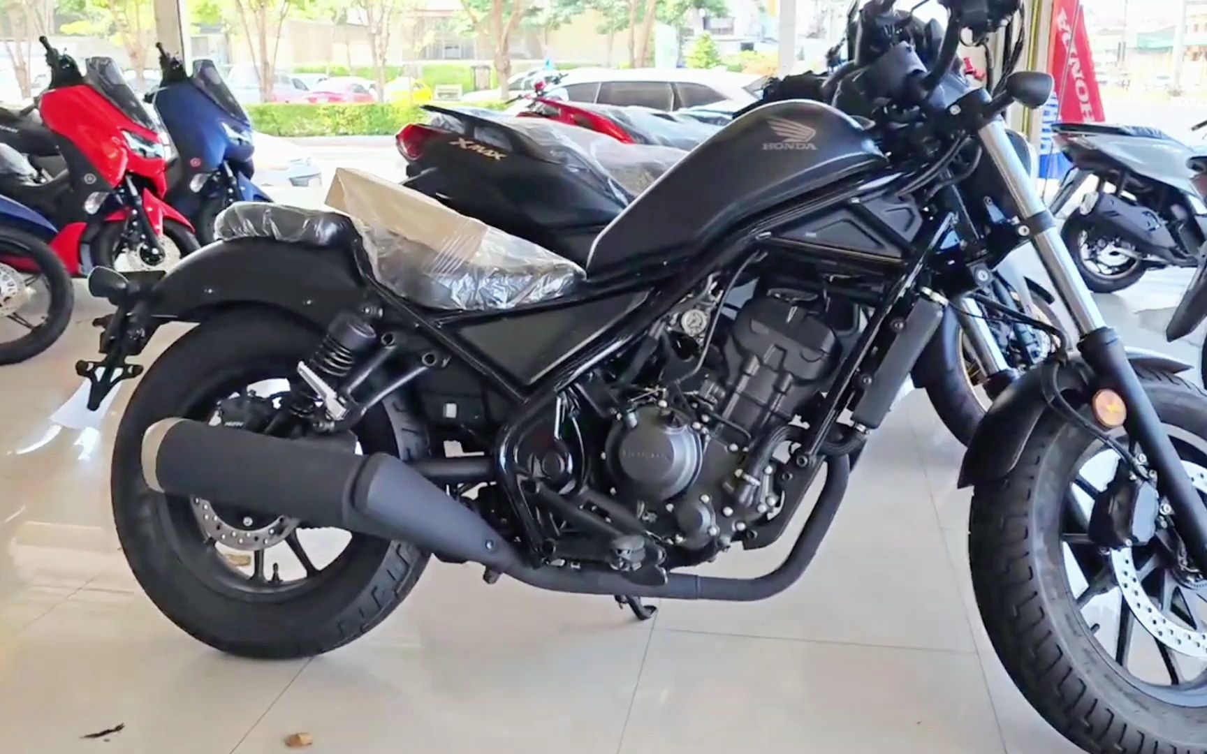 本田新款小太子rebel 300,油耗2.8,配abs,颜值颇高,售价3.2万