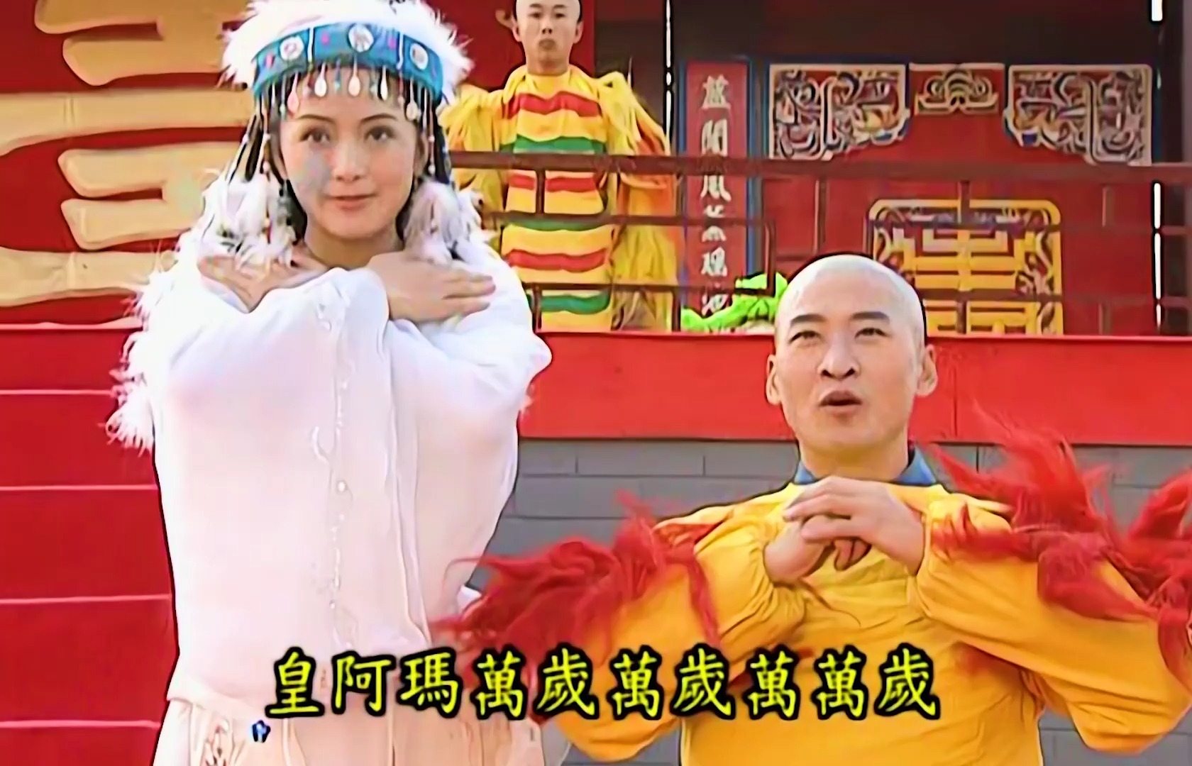 同样是小燕子给乾隆过寿:旧版表演精彩,新版:踢足球?