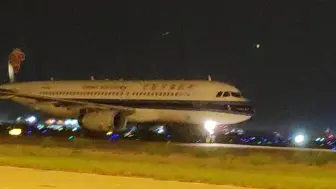 Video herunterladen: A320从面前经过