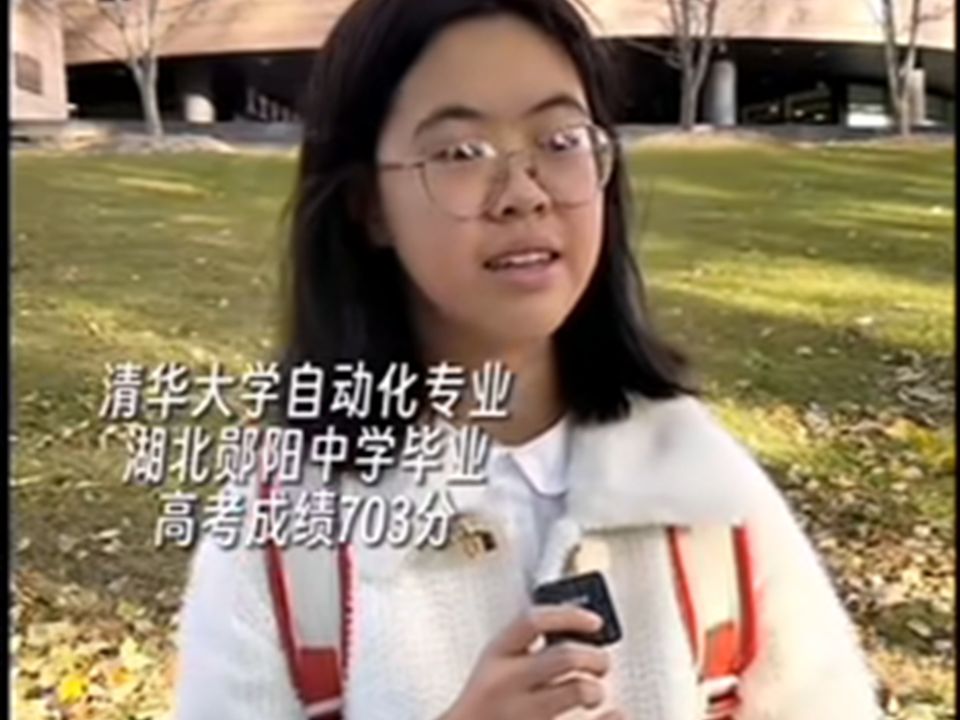 网友:没开口以为她有点"傻",一开口才知是我傻