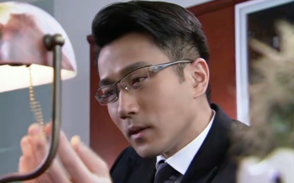 《千山暮雪》第16集:来欣赏莫绍谦的逆天颜值