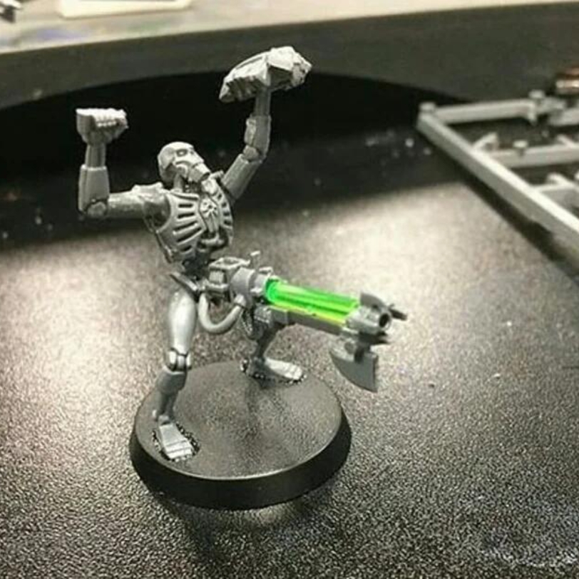 尝尝高斯步枪的味道吧 (战锤 太空死灵趣图)