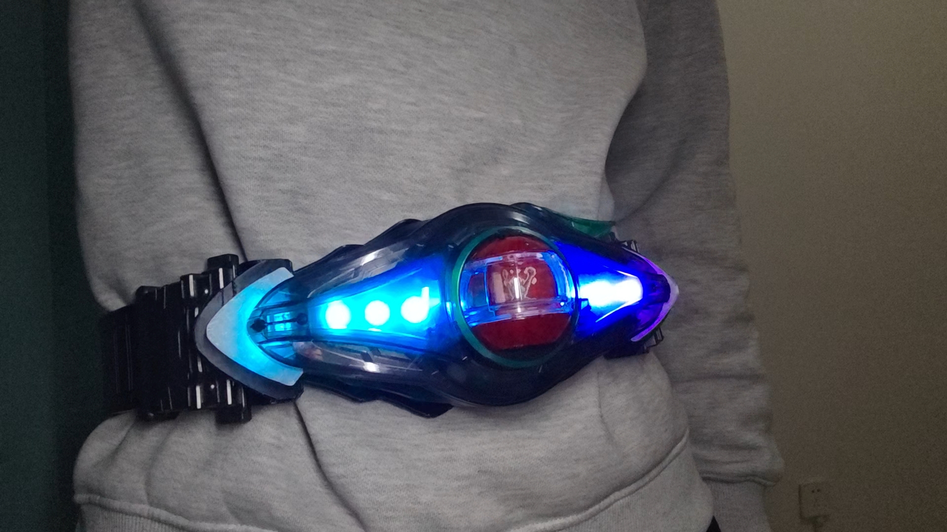 使用腰带变身的梦境骑士,假面骑士zzz哒!