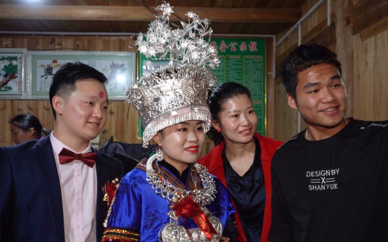 实拍贵州苗族结婚风俗,只有出嫁才能穿上这么昂贵的银饰嫁衣