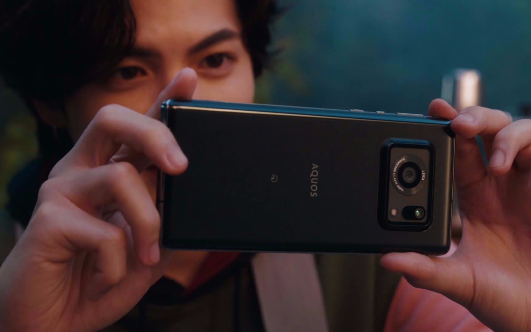 竹野内豊 志尊淳—sharp aquos r6 カメラ篇