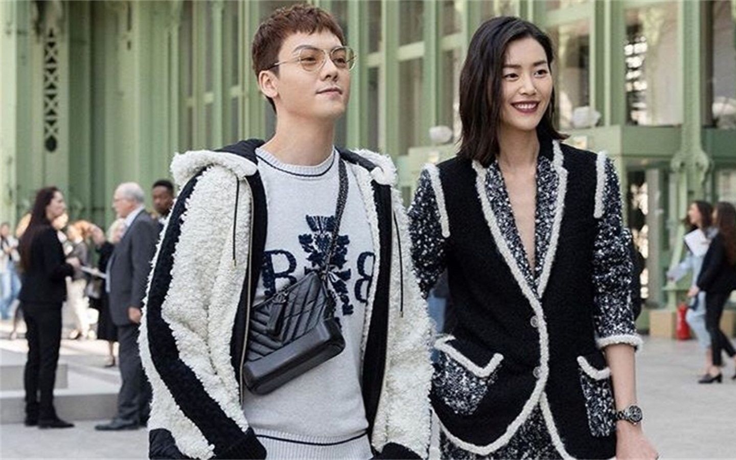 陈伟霆跟刘雯站一起的画风太可爱了吧!天生硬气的男神秒怂,好萌