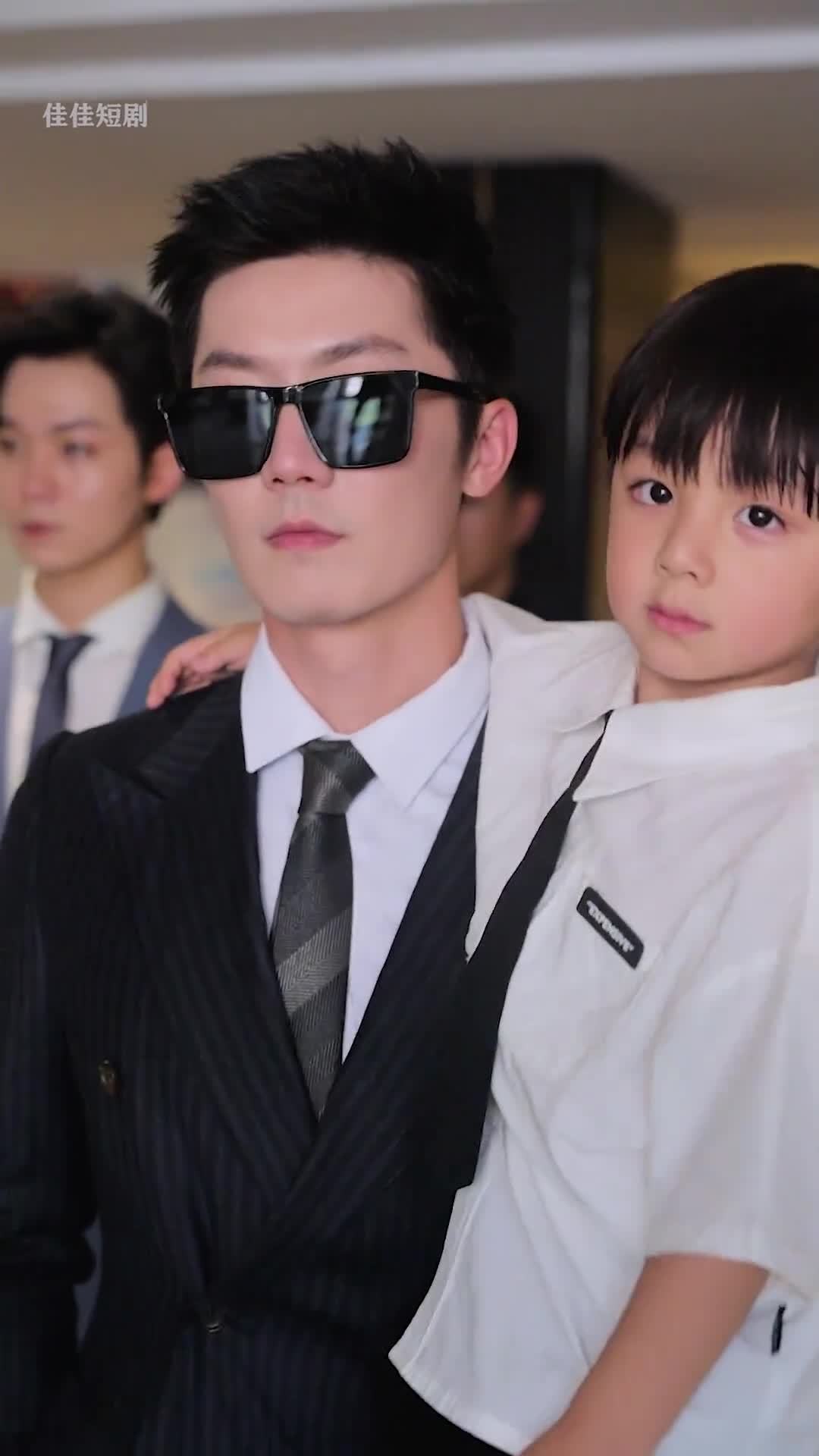 天降萌宝妈咪超飒哒千万流量扶持