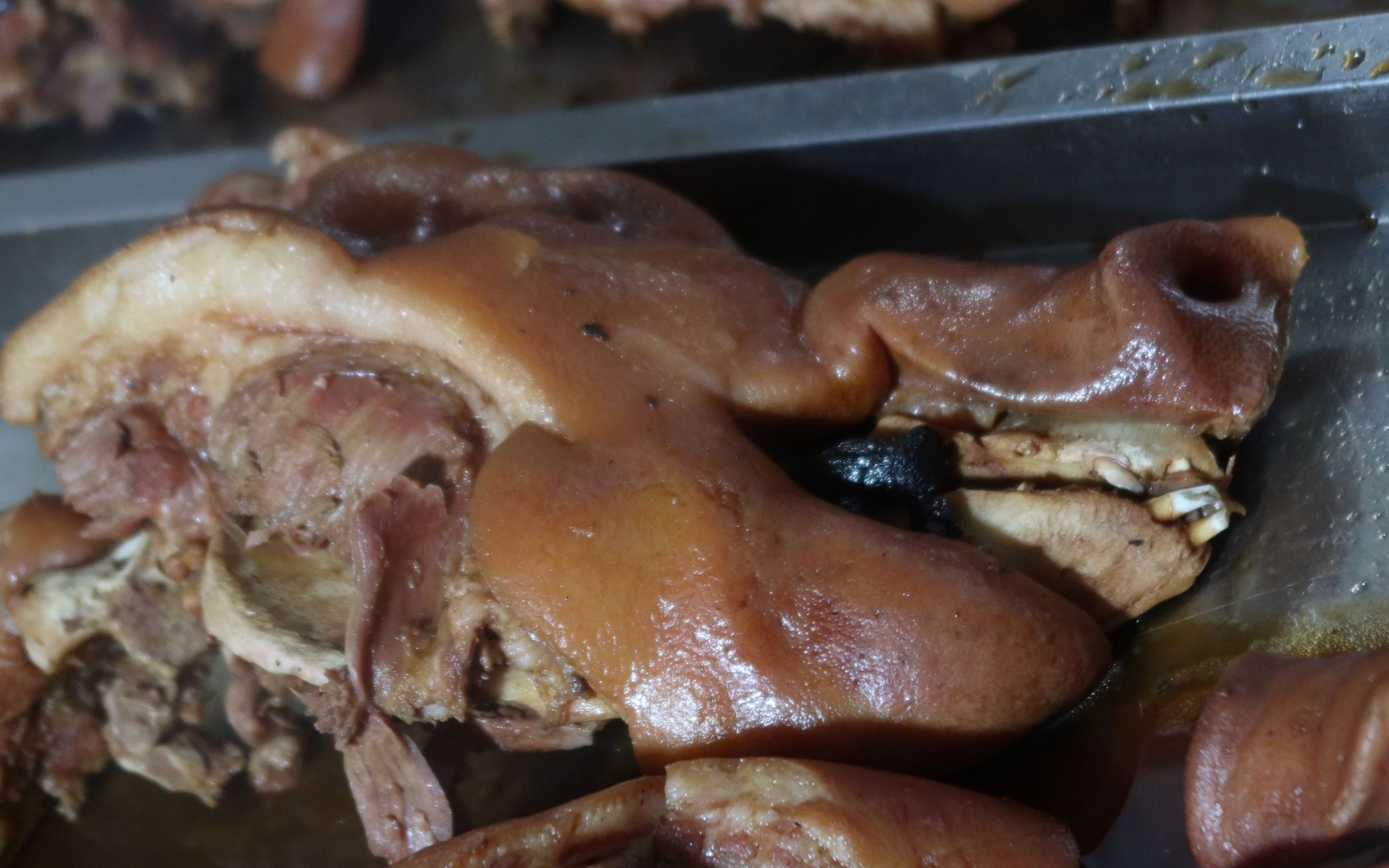 河南美女由演员转行做卤肉一米六大锅煮1000斤左右经营三家店