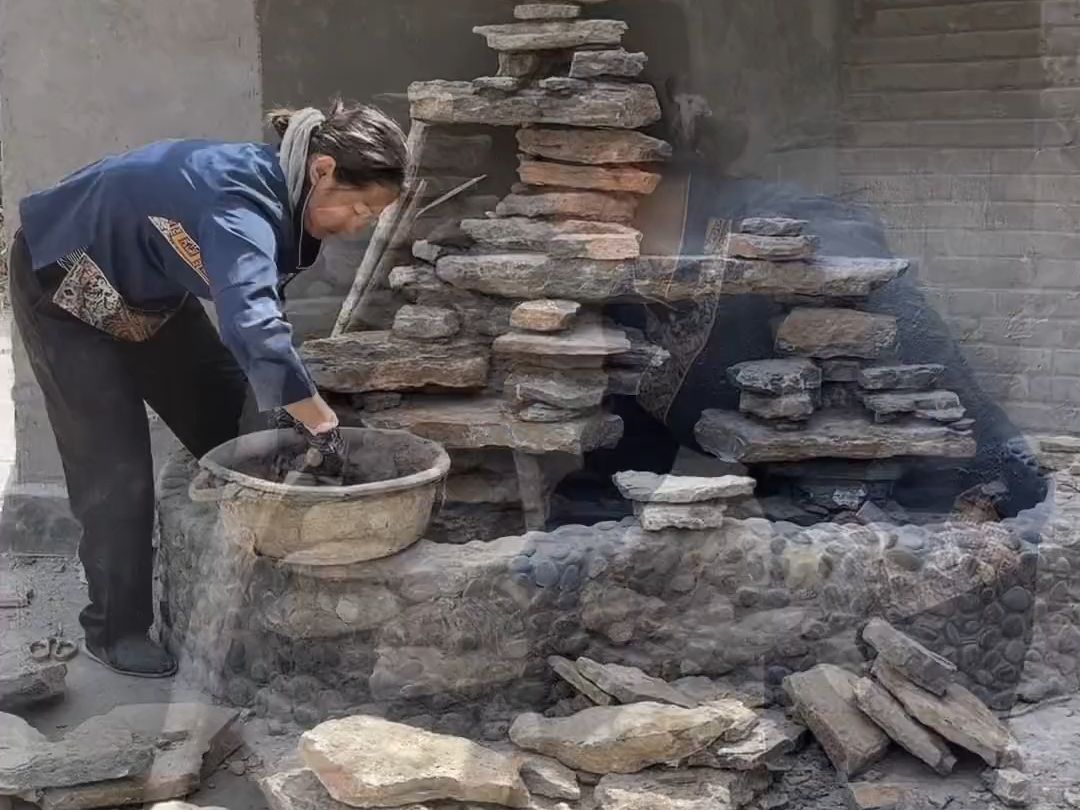 [图]生活没有桃花源，懂得便是水云间。假山流水，水清鱼也悦。景在眼前，诗在梦中