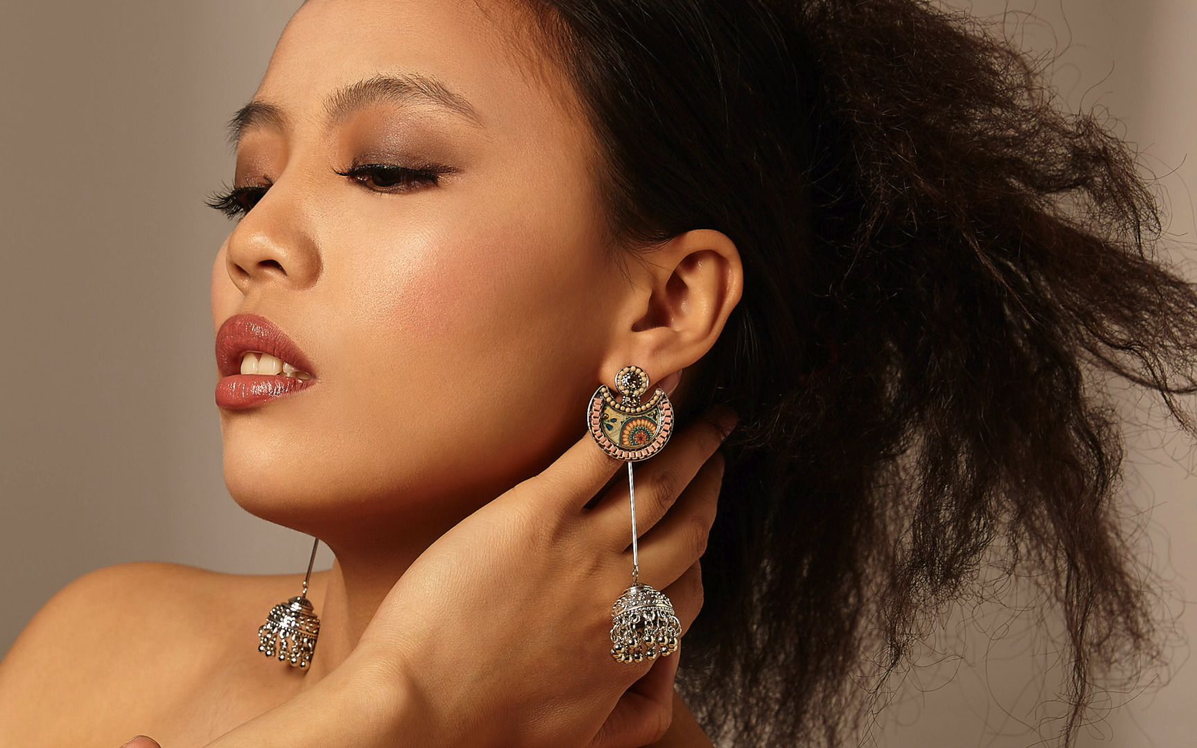 谁不喜欢这样自信爽朗阳光健康的女生啊!模特耳钉产品拍摄作品集