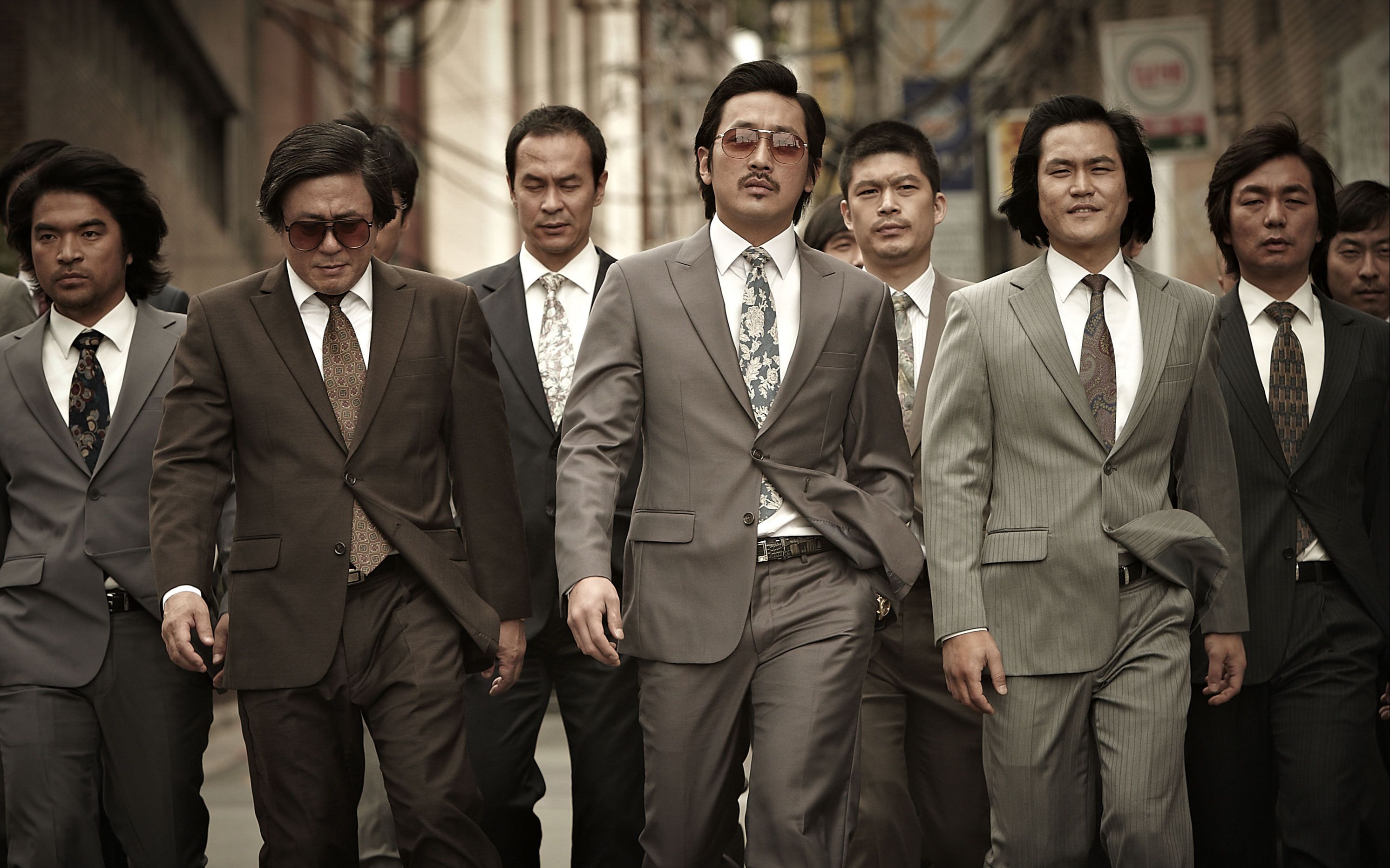 落魄公务员误入黑帮,依靠价值10亿的电话本,竟成为叱咤风云的黑帮大佬