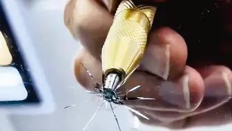 老电工一眼就识破这不是玻璃修复，而是直接灌入胶水，把缝隙填满