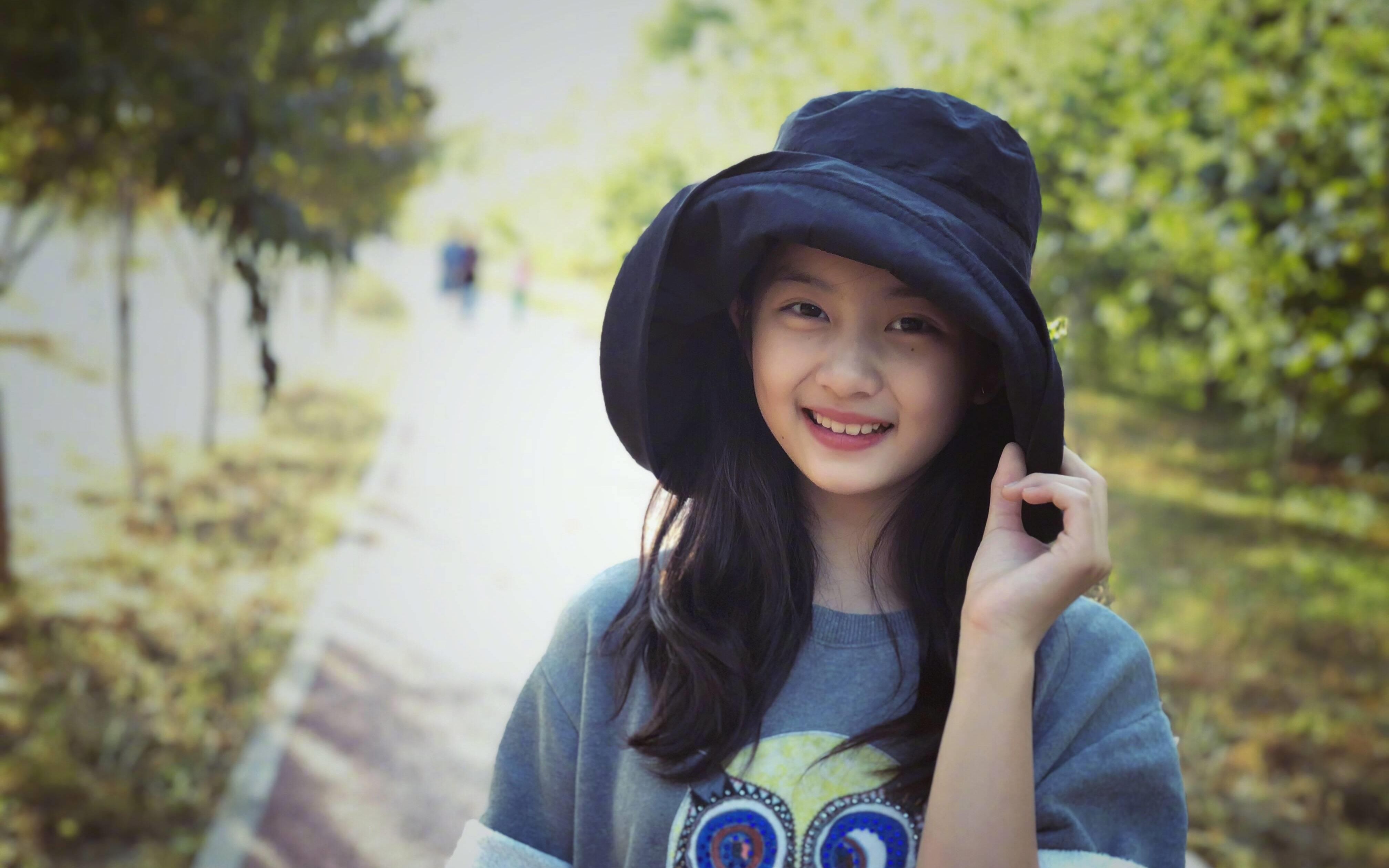 黄多多事件 校方辟谣来了,毕竟还是未成年的女孩子!