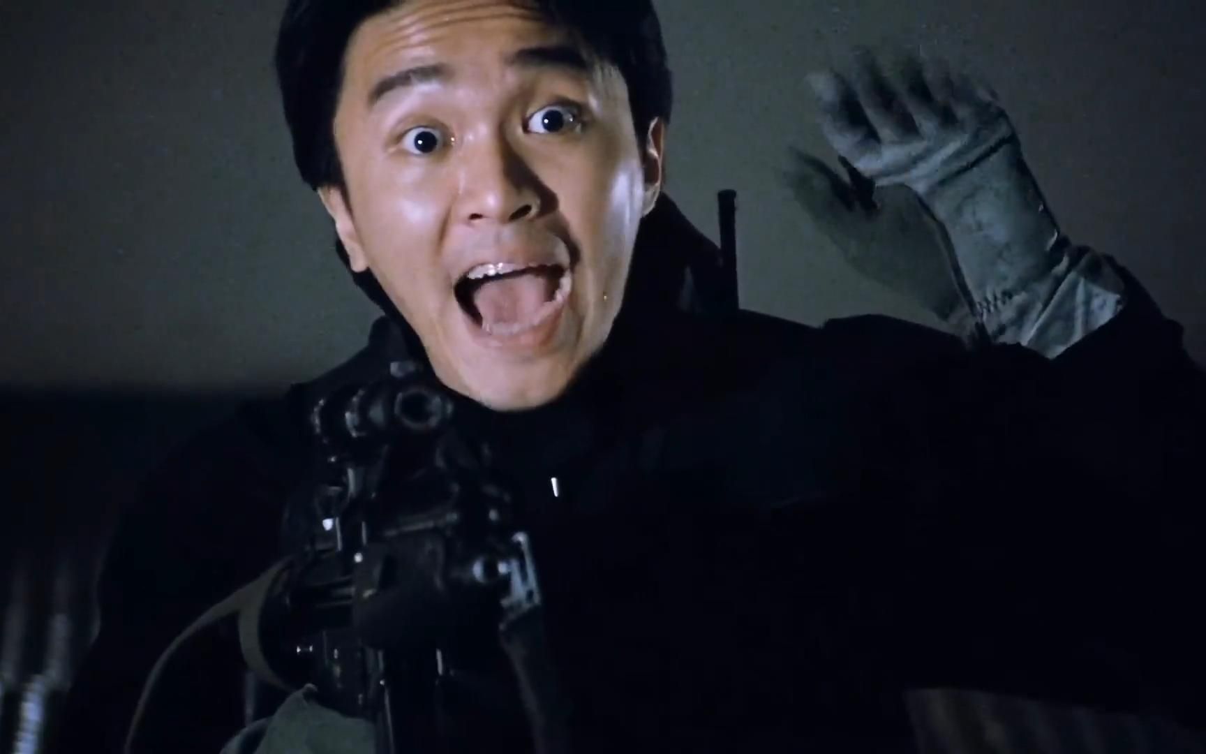 周星星带领飞虎队救人,星爷认真的样子太帅了!