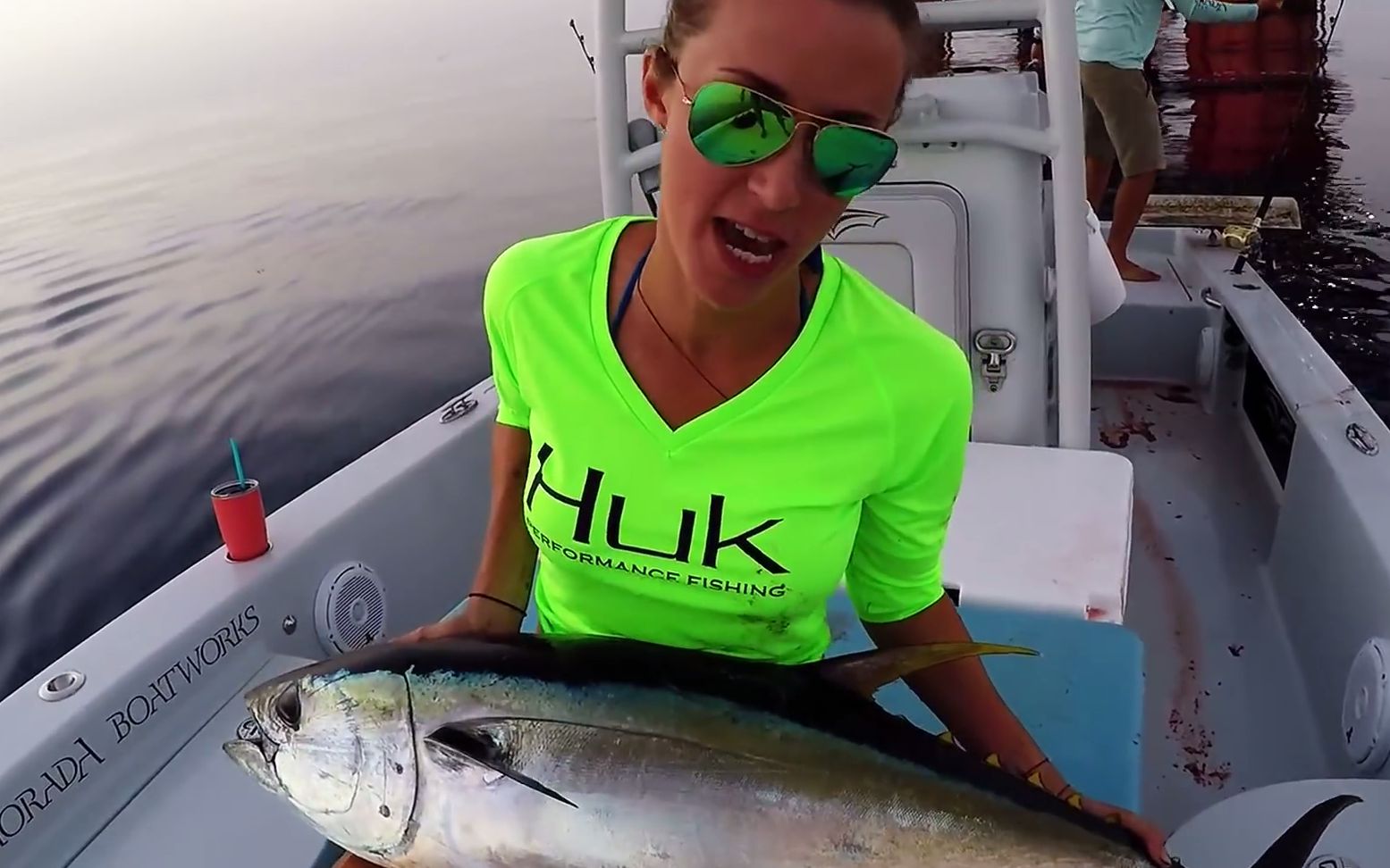 【vicky stark】比基尼射鱼姐--海中夜钓金枪鱼