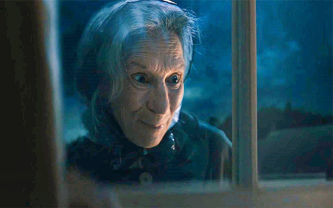 解说2022高能恐怖剧《梦魇绝镇》站在窗外的老奶奶,不一定是人!