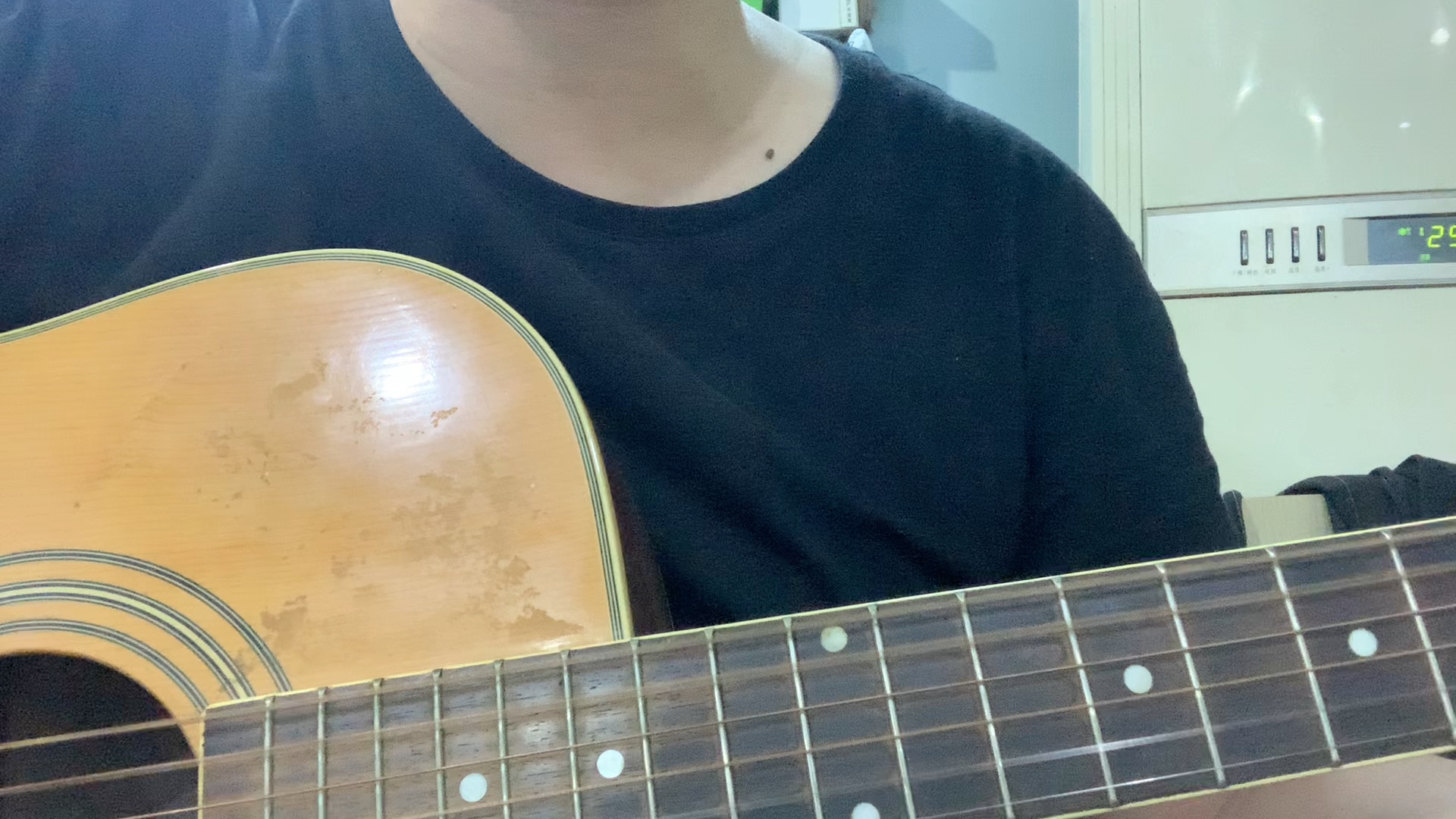 周杰伦《雨下一整晚》外面下雨了,正好把琴擦擦-中年人的油腻你不懂-中年人的油腻你不懂-哔哩哔哩视频