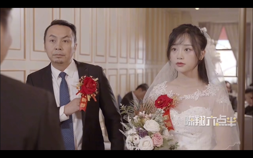 冷檬结婚邀请前男友猪小明参加,猪小明去后惊讶发现冷檬一桌前男友.