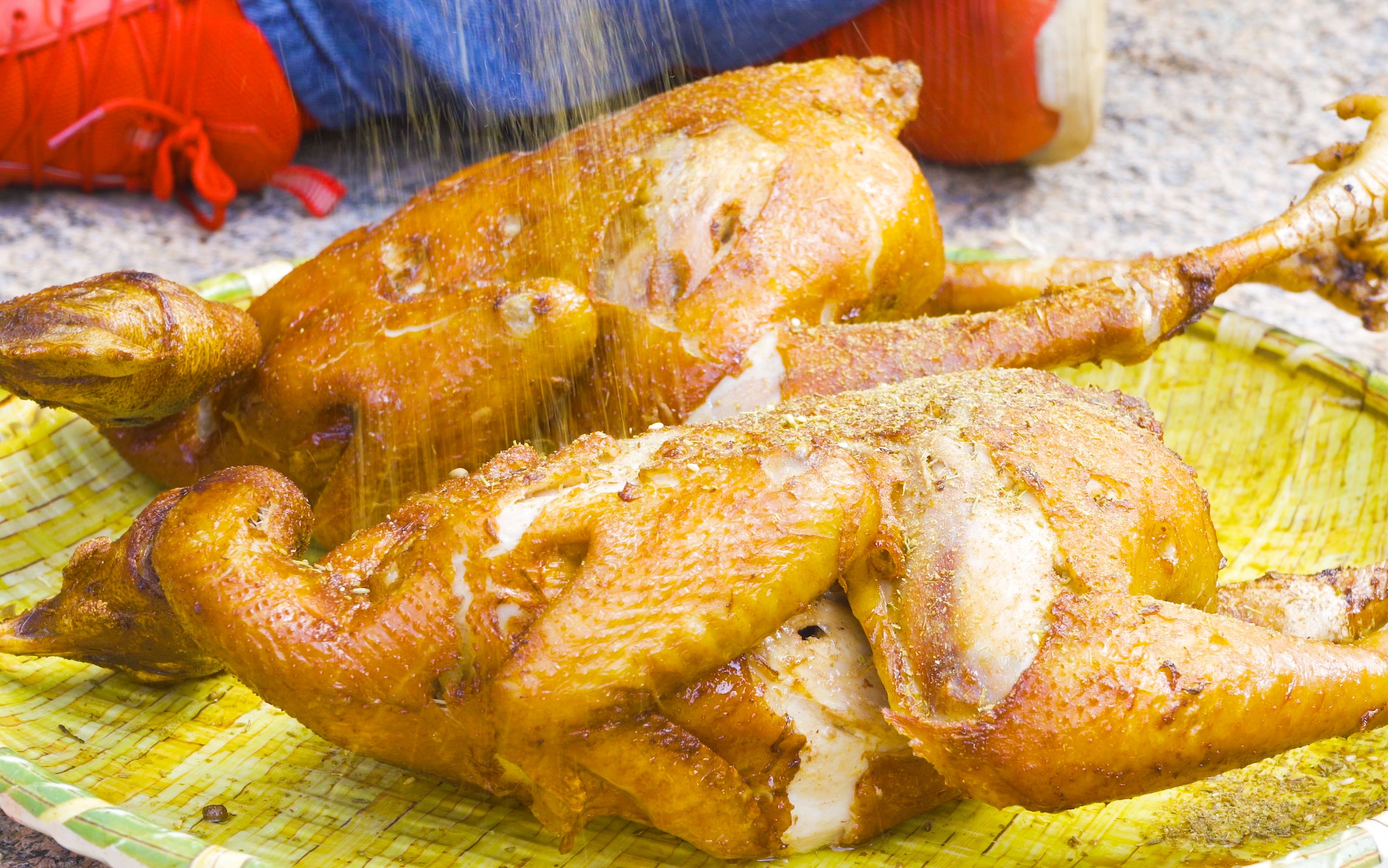 锅碗兄弟大山里做"香酥鸡",先炖后炸,外酥里香,看吃相就过瘾_哔哩哔哩