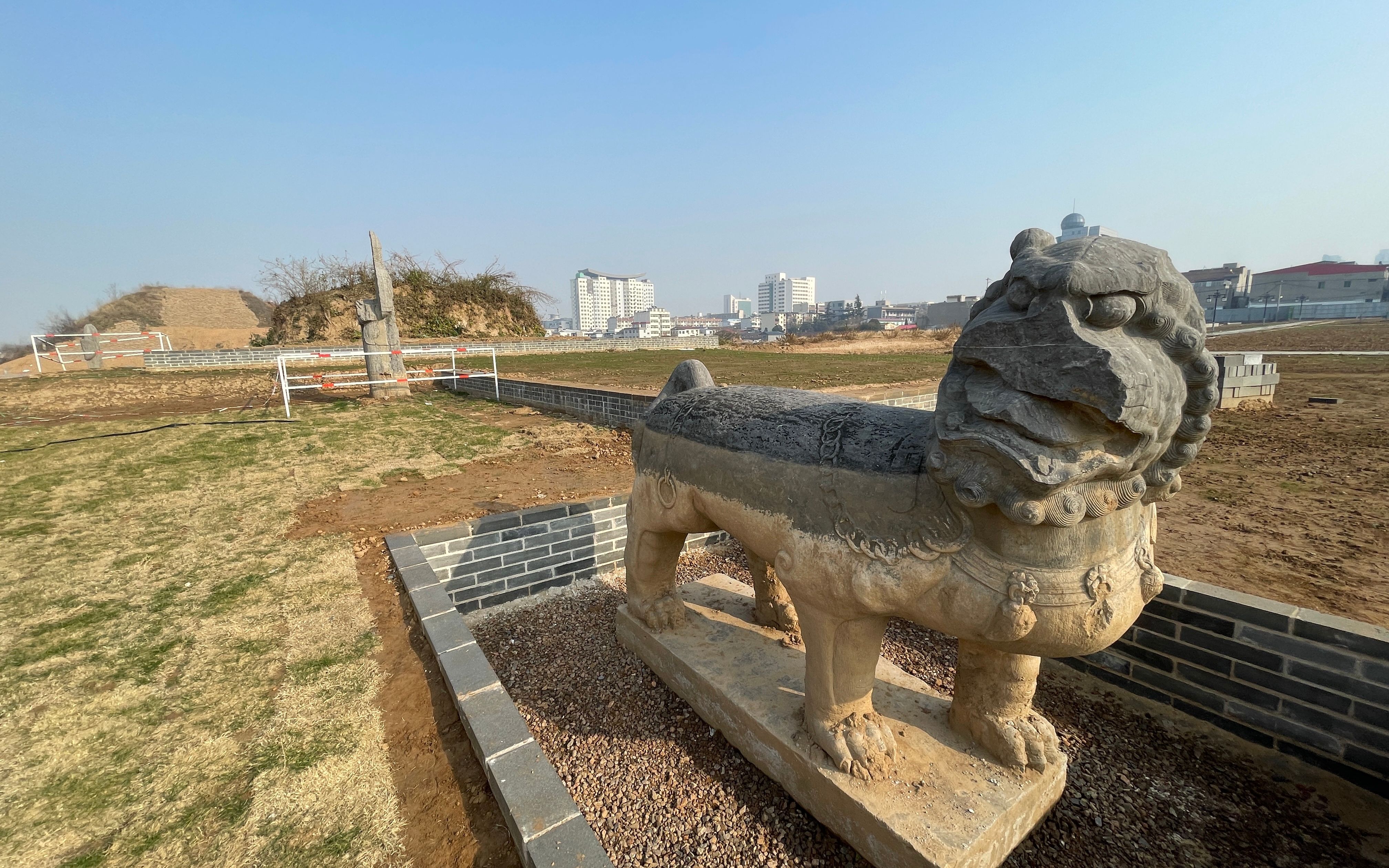 再探北宋短命皇帝宋英宗的永厚陵,千年石狮终于从土里扒了出来!