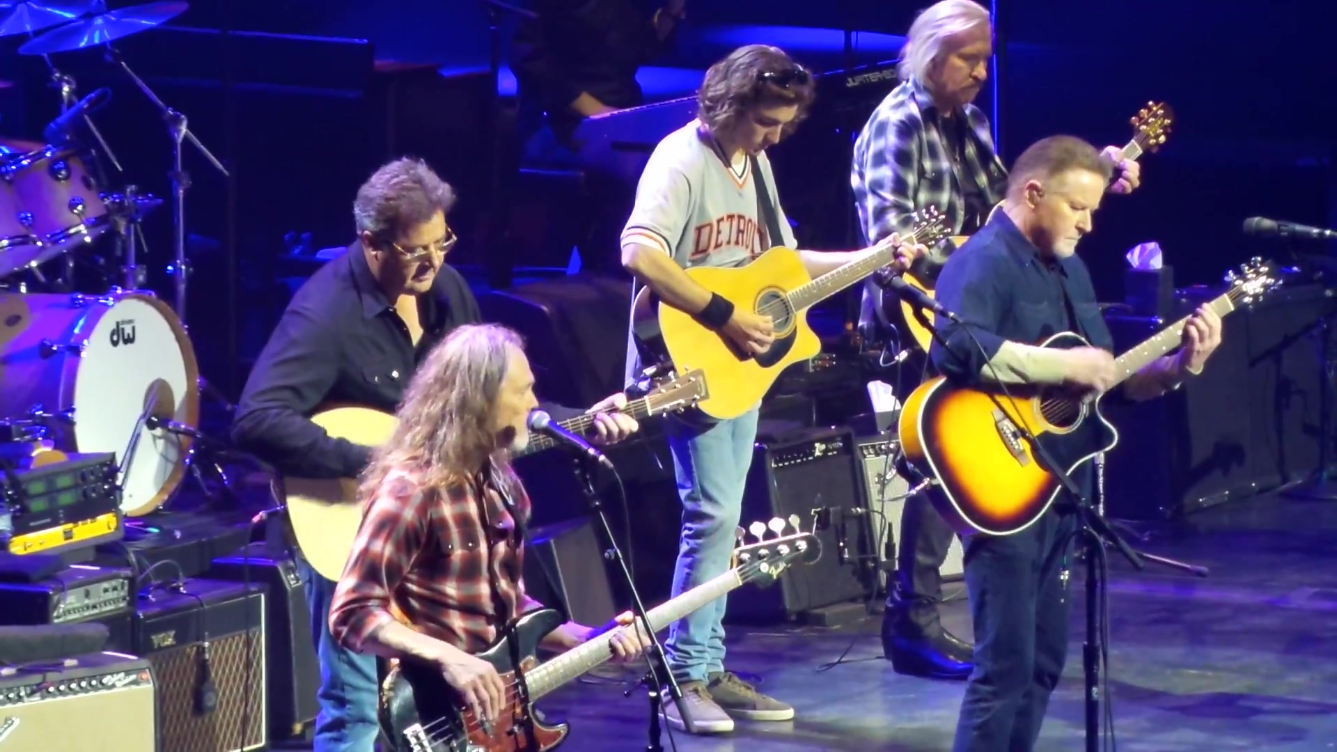 [图]The Eagles - Love Will Keep Us Alive (Live 2018)