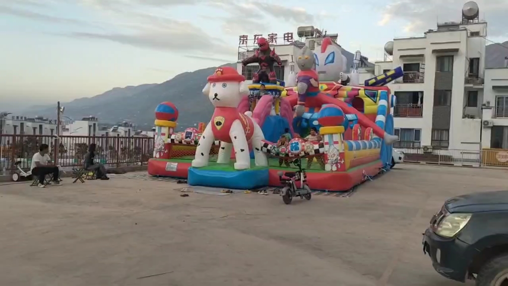户外大型充气城堡新款奥特曼大滑梯充气蹦蹦厂家梦幻乐园太空奇遇记