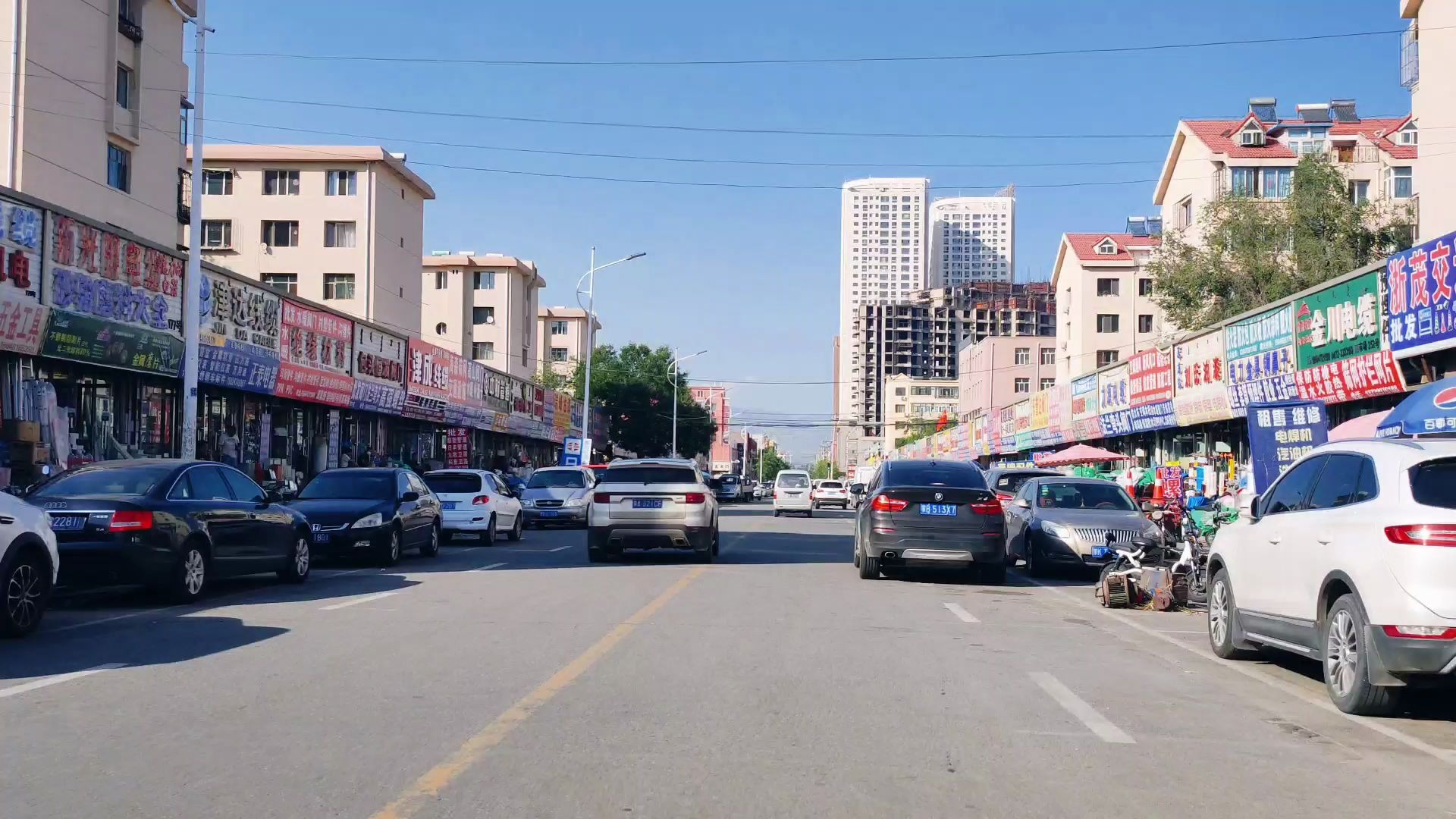 实拍内蒙古包头市青山区赛音道,继续带大家看看我们鹿城市区街景_哔哩