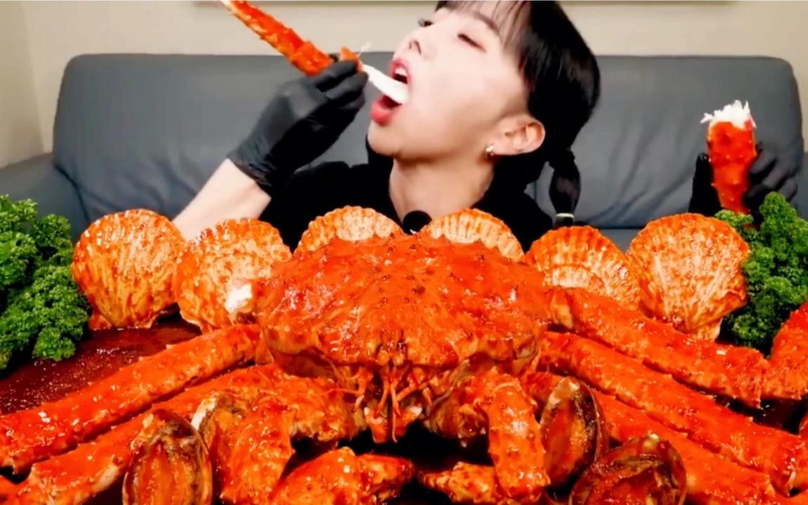 韩国夸张表情吃货"素英姐"巨型爆辣帝王蟹 大扇贝 海鲜石锅拌饭
