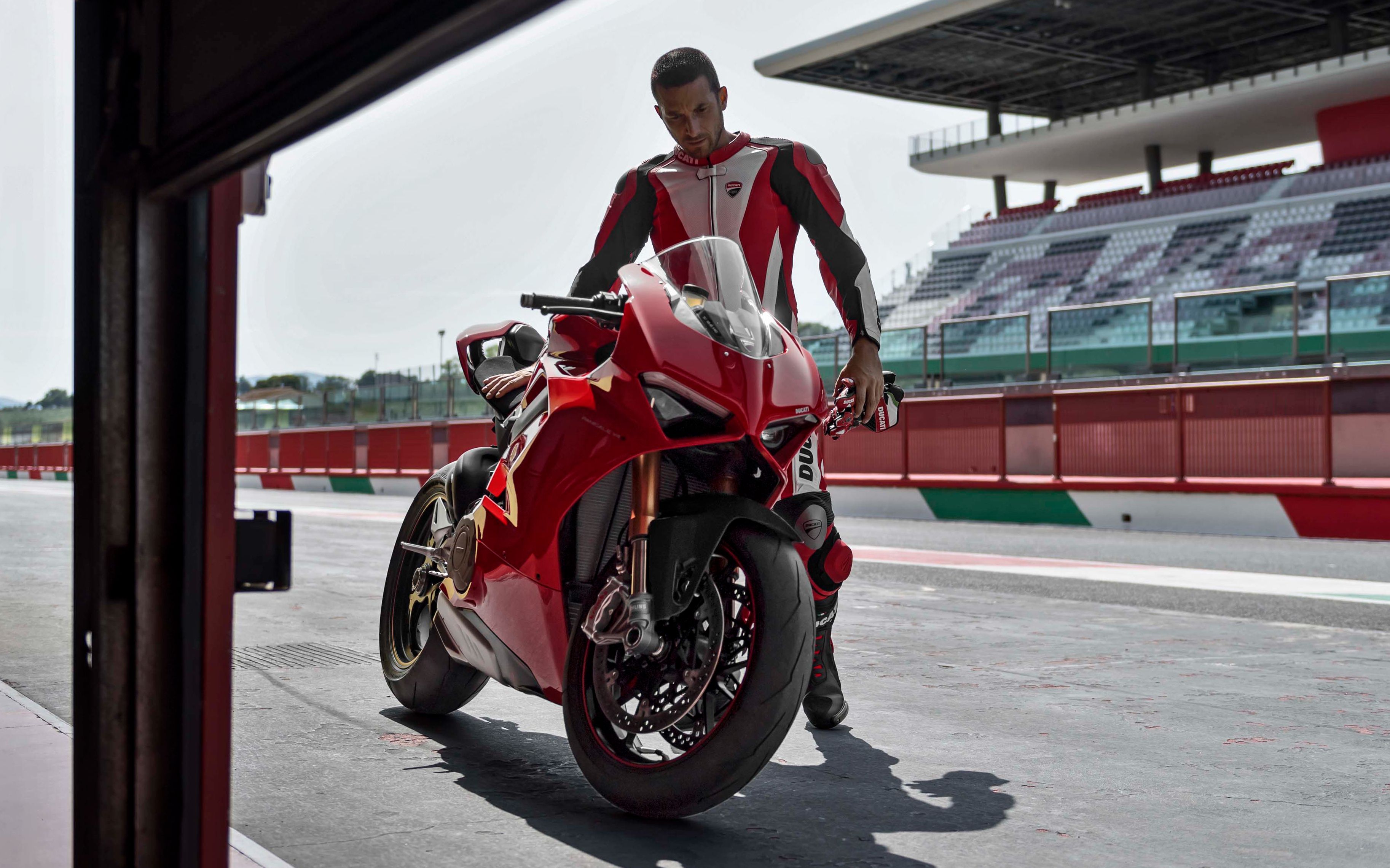 杜卡迪ducati panigale v4s 4k画质