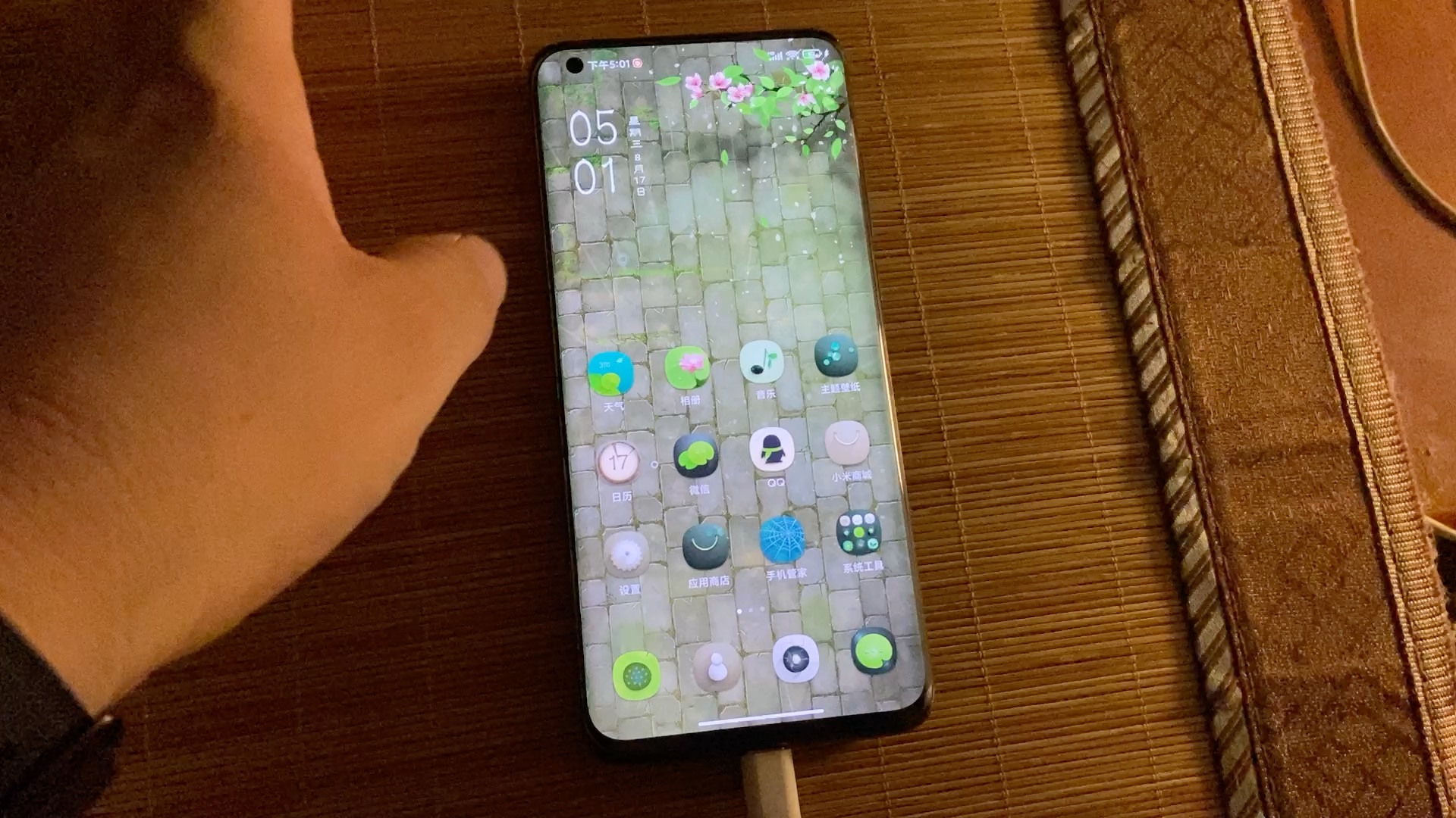 1399元收的小米10u至尊版,花了200换个外屏,很香